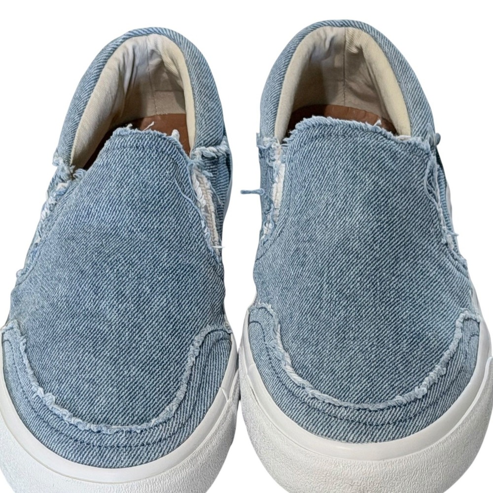 Lucky Brand Denim Slip On Sneakers Light Wash Frayed Distressed Shoes Women's 9M - Picture 4 of 8